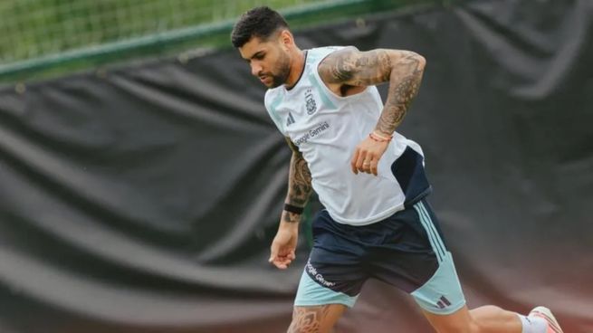Cristian "Cuti" Romero se perfila como titular y Lionel Scaloni comienza a definir el equipo para jugar ante Cabo Verde