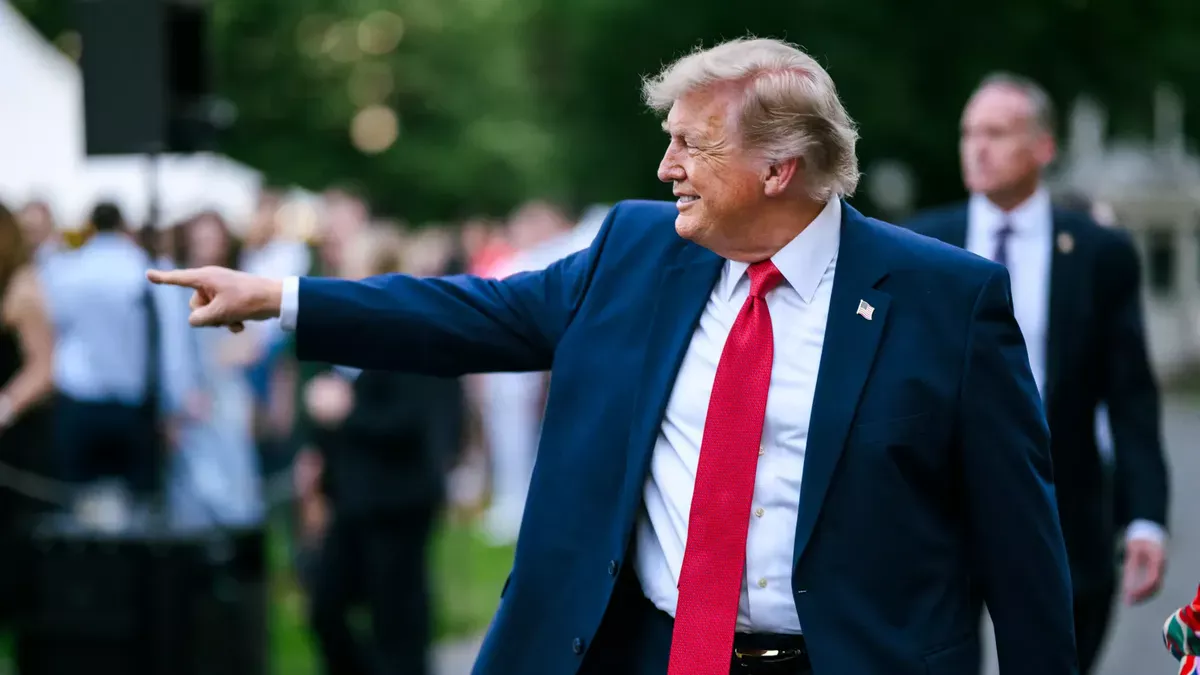 Donald Trump festeja su cumpleaños con una pelea de UFC en la Casa Blanca y genera polémica en EEUU
