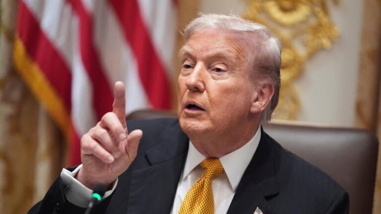 Donald Trump reaparece en Nueva York para presenciar el partido de los Knicks