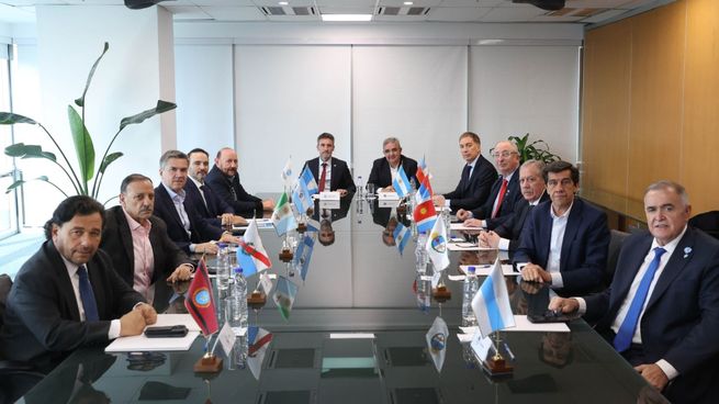 Gobernadores norteños están reunidos con Diego Santilli a la espera de un guiño por zona cálida