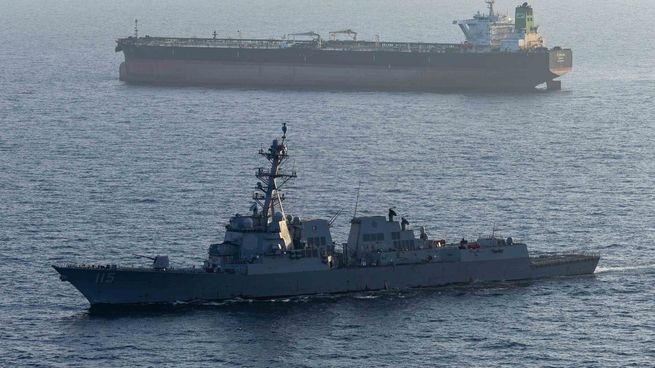 Irán cobrará impuestos a los barcos que crucen el estrecho de Ormuz después de 60 días