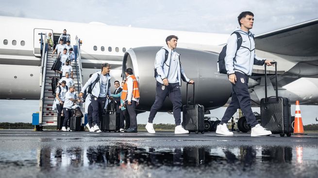 La AUF canceló el vuelo chárter tras la eliminación del Mundial y el plantel uruguayo regresará en vuelos comerciales