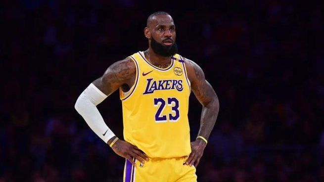 LeBron James deja Los Angeles Lakers tras ocho temporadas y busca nuevo equipo