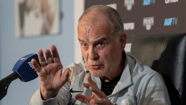 Marcelo Bielsa aseguró que entregaría "todo lo que ganó" por ser campeón del mundo con Uruguay