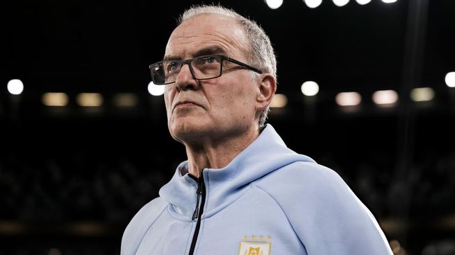 Marcelo Bielsa habló de la foto oficial tras el empate de Uruguay con Arabia Saudita: "No soy un modelo, no tengo que andar explicando todo"