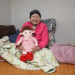 Muñecas programadas con IA funcionan como asistentes para cuidar adultos mayores en Corea del Sur