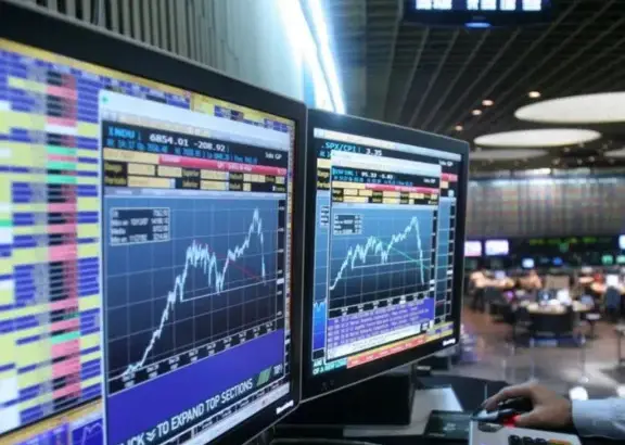 Optimismo en los mercados: bonos argentinos suben y el riesgo país vuelve a bajar
