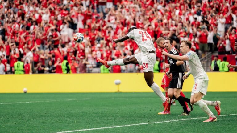 Suiza ganó y clasificó primera del grupo B, Canadá quedó segunda y Bosnia puso un pie en 16vos tras vencer a Qatar