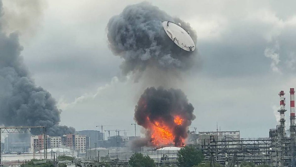 Ucrania lanzó un enjambre de drones sobre Moscú y Volodomir Zelenski afirmó que Rusia debe "sentir el costo" de la guerra