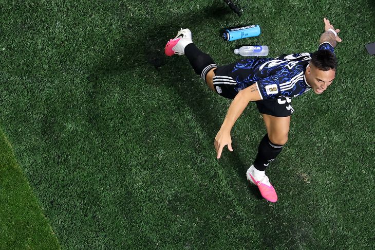 Después de 36 años, Argentina volvió a ganarle a una selección campeona del mundo en los 90 minutos