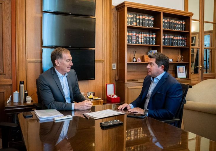 Diego Santilli encabezó una nueva ronda de negociaciones y sumó a un gobernador opositor al diálogo