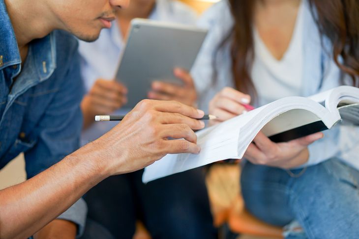EEUU endurece las visas para estudiantes extranjeros e impondrá un límite máximo de permanencia