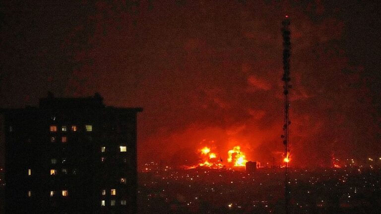 EEUU lanzó nuevos ataques contra Irán y se agrava la tensión en el estrecho de Ormuz