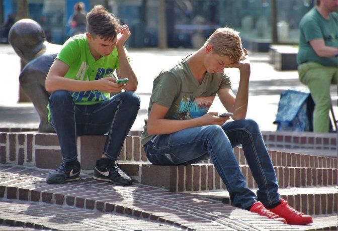 Francia busca prohibir las redes sociales a menores de 15 años: el Parlamento vota una ley histórica