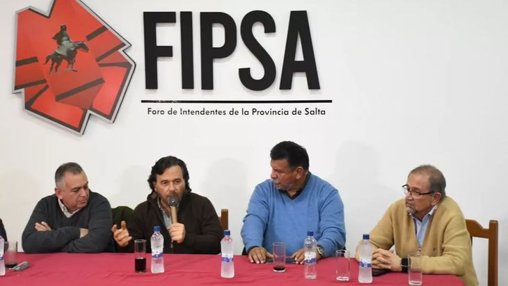 Gustavo Sáenz reunió a los intendentes salteños y advirtió: "Estamos pensando en el día a día, no en las elecciones"