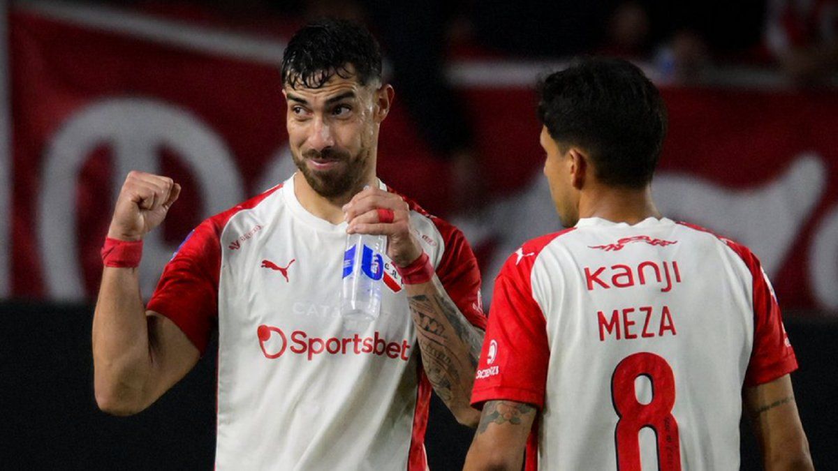 El Rojo arrasó en La Plata y ya manda en la Zona A