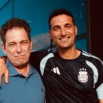 Invitado de lujo: Andrés Calamaro estuvo presente en el entrenamiento de la Selección argentina