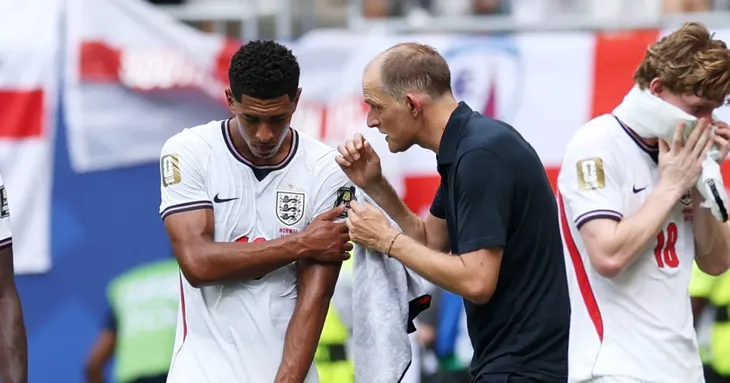Jude Bellingham encendió las alarmas en Inglaterra por una molestia en el hombro izquierdo