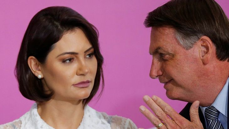 La interna en la familia Bolsonaro complica la estrategia de la derecha para conquistar el voto femenino en Brasil