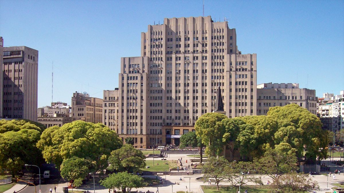La UBA desmintió al Gobierno y negó que el 39% de los alumnos de Medicina sean extranjeros