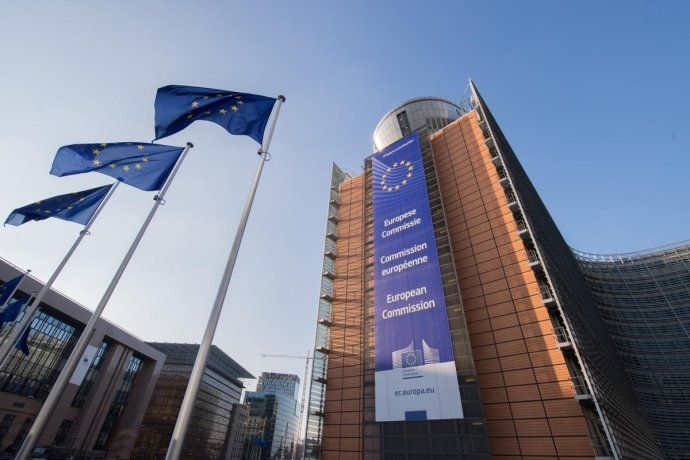 Europa obliga a marcar todo contenido de IA: multas para quien no cumpla