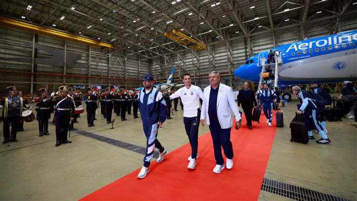 La vuelta del diez a la Argentina: Messi llega a Rosario este martes junto a su familia
