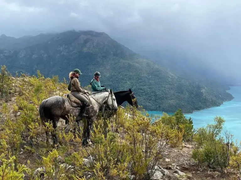 Lago Puelo impulsa una temporada de invierno que combina nieve, naturaleza, cultura y experiencias patagónicas