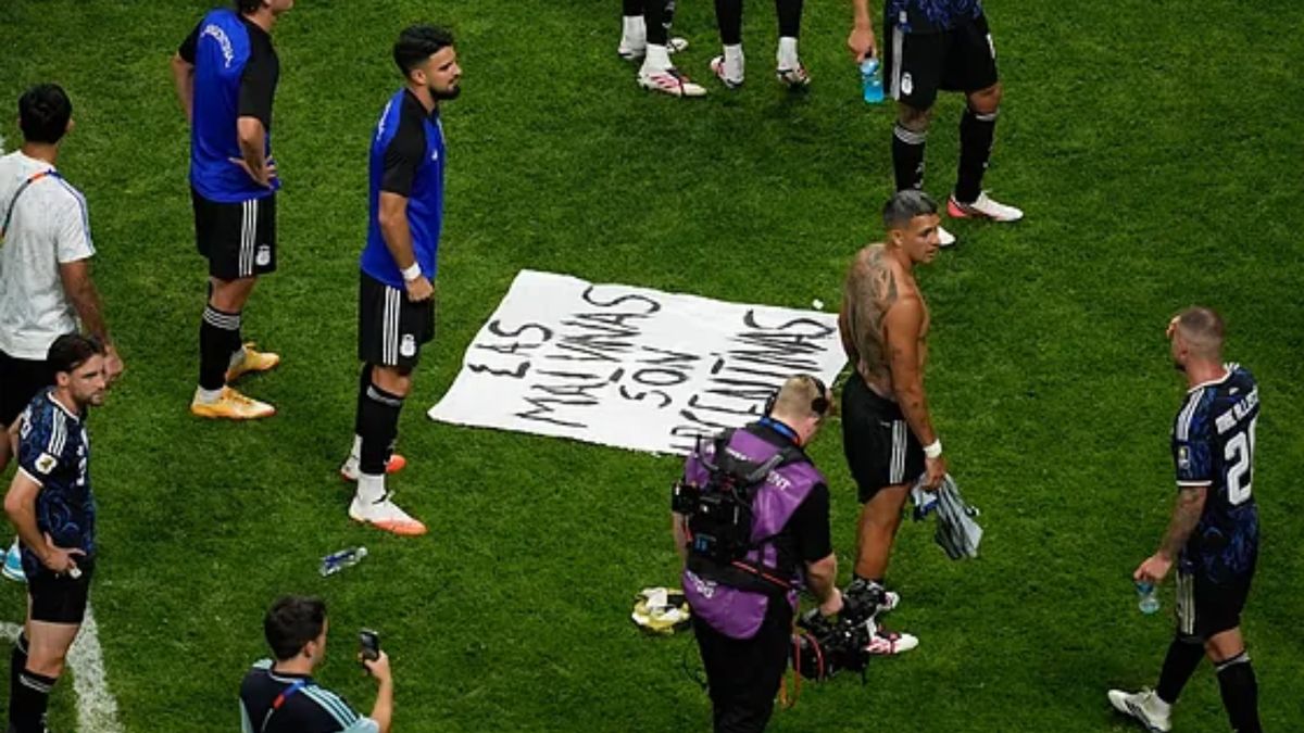 "Las Malvinas son argentinas": la bandera en el festejo de la Selección ante Inglaterra