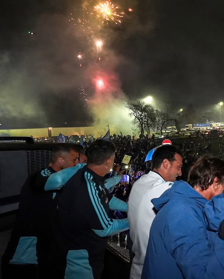 Las mejores fotos inéditas del recibimiento a la Selección argentina en Ezeiza