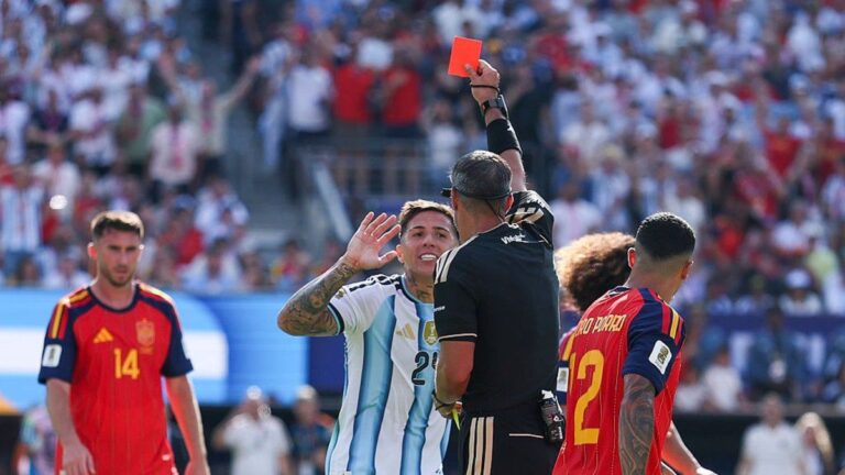 Los expulsados en la historia de las finales de los Mundiales: Argentina lidera una lista negra