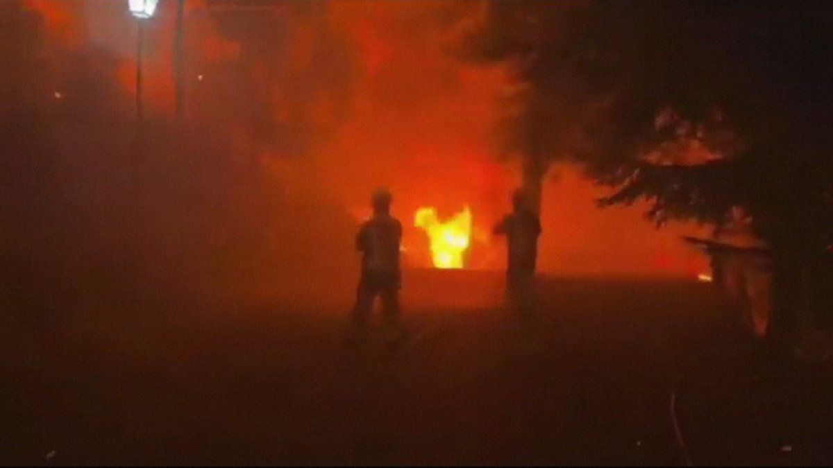 Madrid vive «el peor incendio» de su historia y al momento hay cerca de 20.000 evacuados