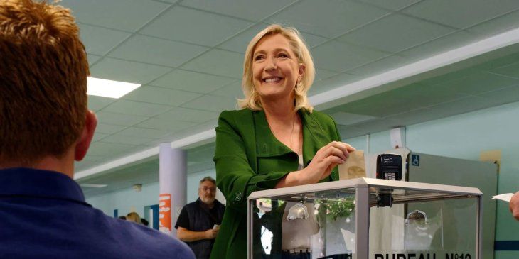 Marine Le Pen negó su postulación en 2027 si se le aprueba el uso de tobillera electrónica