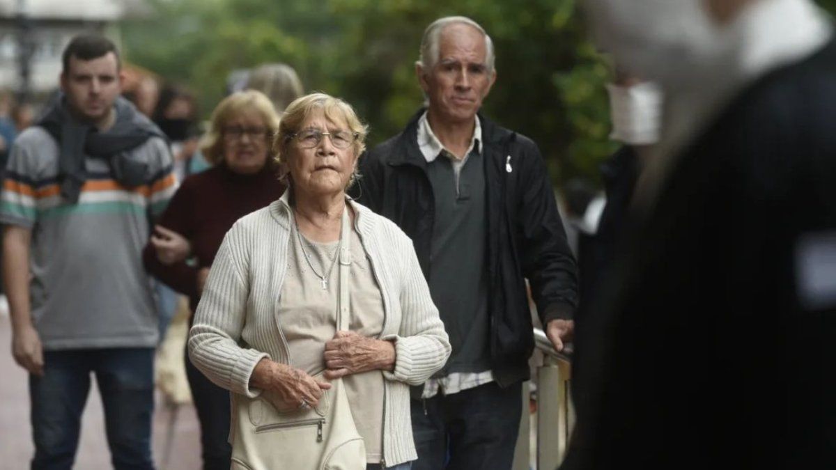 Más presión sobre las jubilaciones: estiman que se necesitan 34 monotributistas para financiar un haber promedio