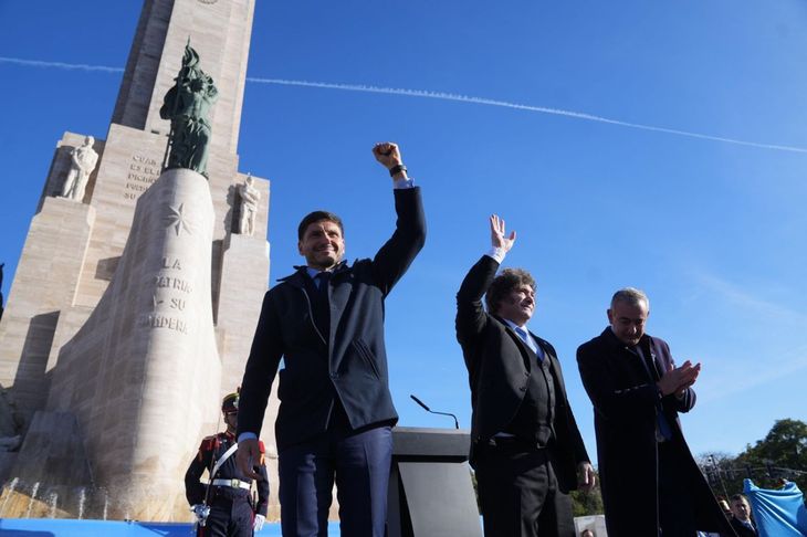 Maximiliano Pullaro dijo que si Manuel Adorni fuese funcionario de Santa Fe "hace rato no estaría en el cargo"