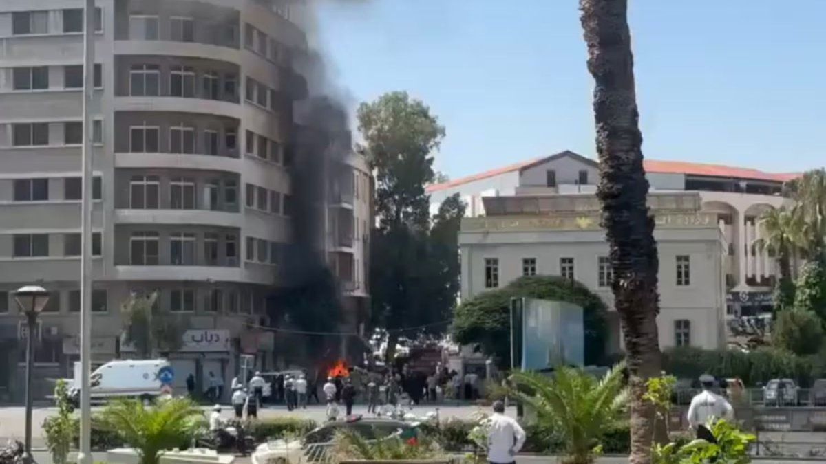 Miedo en Damasco: explotaron dos bombas junto al hotel de Emmanuel Macron durante su visita a Siria
