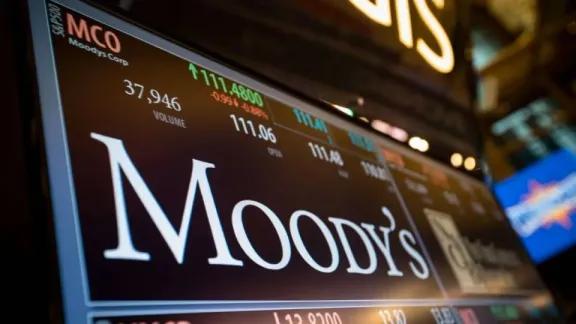 Moody’s le subió la nota crediticia a la Argentina y la perspectiva pasó a positiva