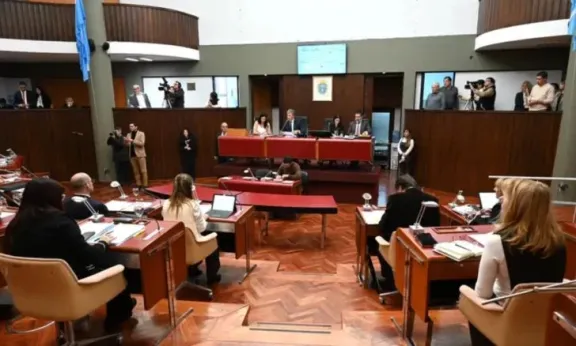 Polémica por la ley que habilita la reelección indefinida de intendentes y concejales en Chubut