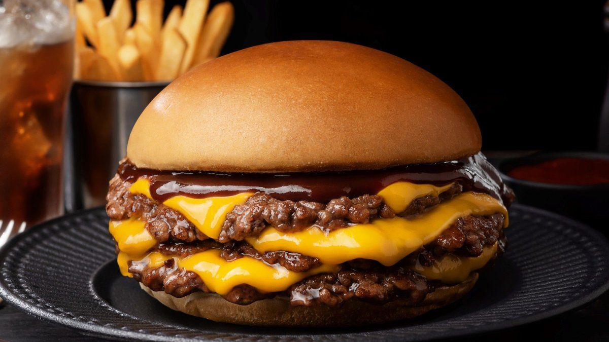 Cuánto cuesta comer una hamburguesa en EEUU: las ciudades más caras y baratas