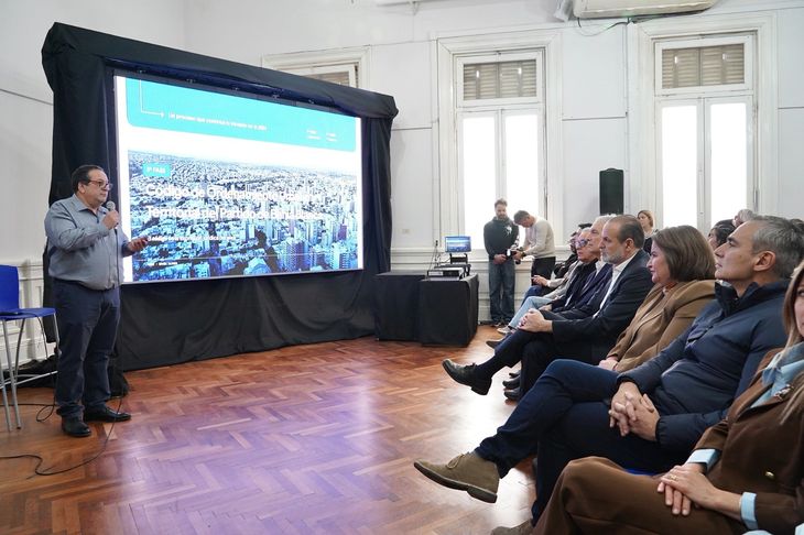 En una visita a Bahía Blanca, Julio Alak volvió a cuestionar el reparto de fondos con la Casa Rosada