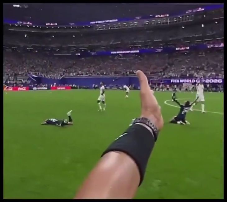 La FIFA publicó la Ref Cam de Argentina vs Inglaterra: los diálogos con Lionel Messi y el golazo de Enzo Fernández
